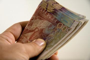 På denna kurs i förlagsekonomi räknar vi på olika intäktsmodeller samt produktionskostnader för pappersböcker, ljudböcker och e-böcker.